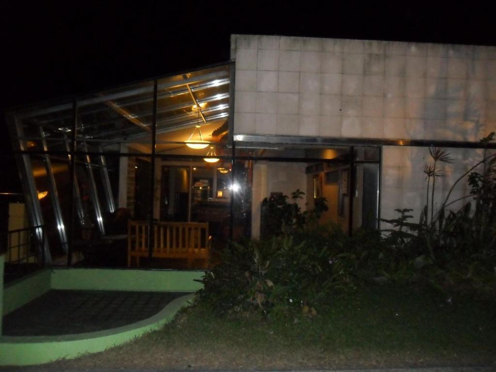 Tagaytay Econo Hotel タガイタイ エクステリア 写真