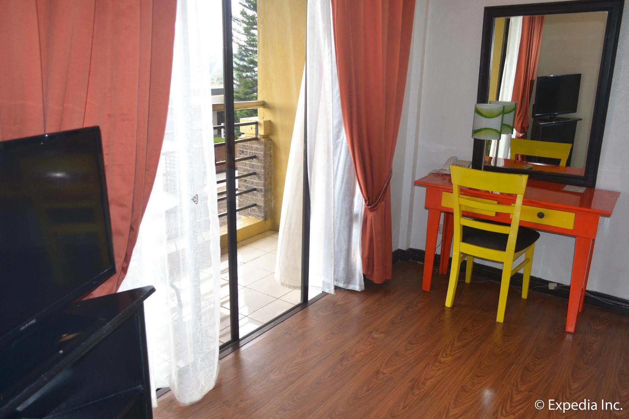 Tagaytay Econo Hotel タガイタイ エクステリア 写真