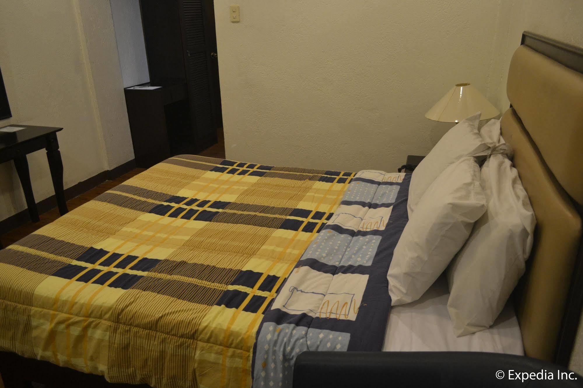 Tagaytay Econo Hotel タガイタイ エクステリア 写真