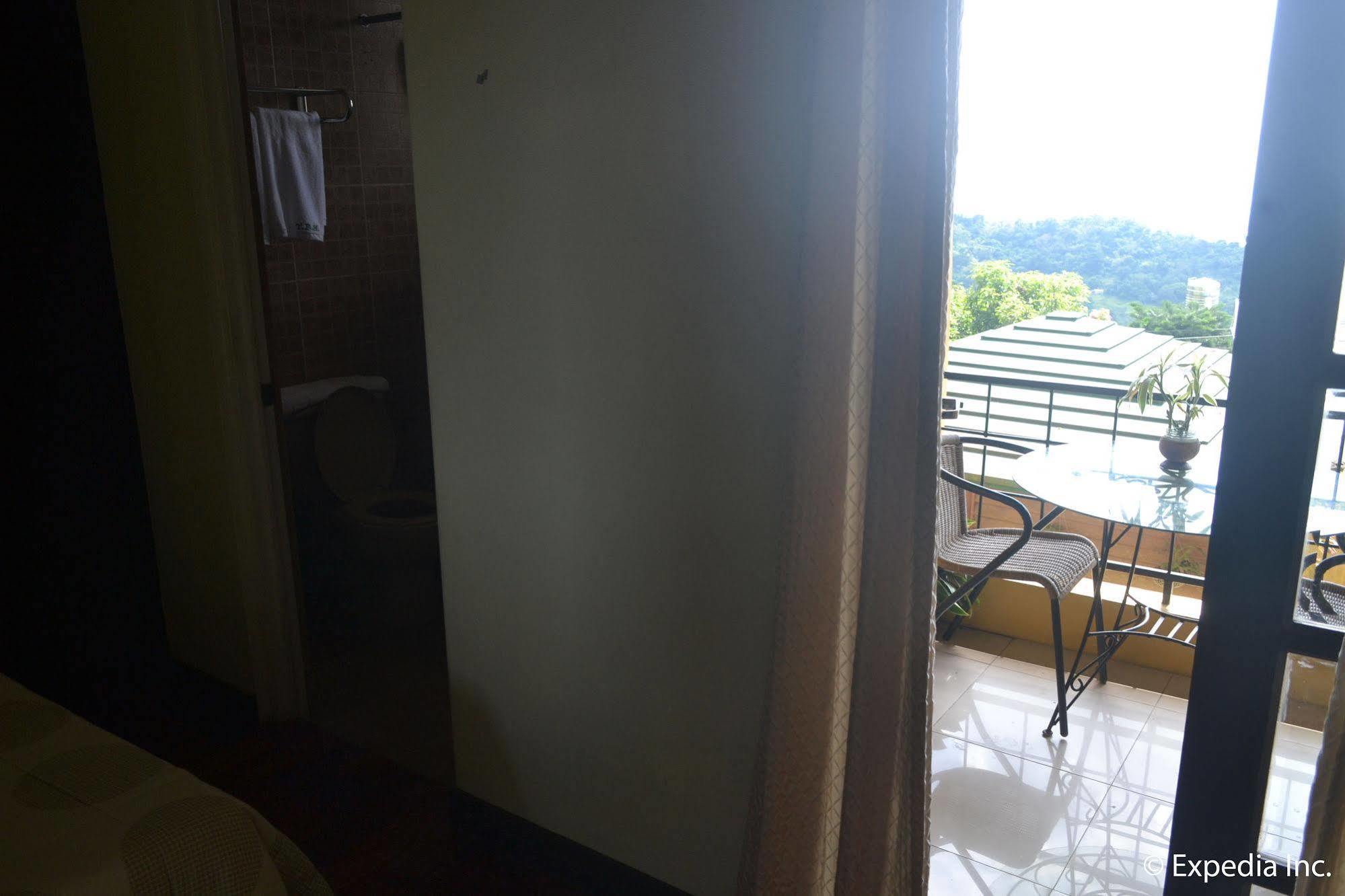 Tagaytay Econo Hotel タガイタイ エクステリア 写真