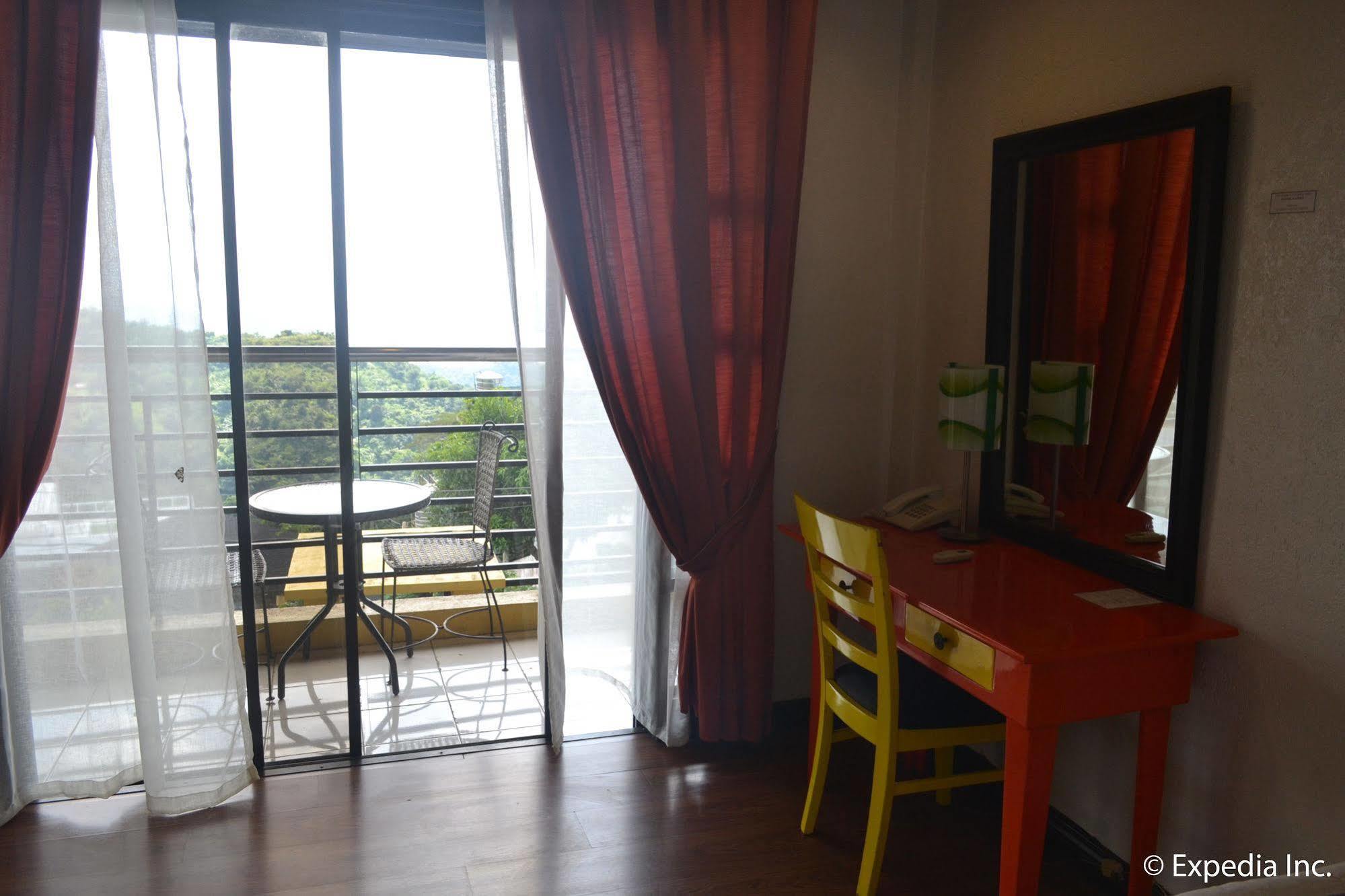 Tagaytay Econo Hotel タガイタイ エクステリア 写真